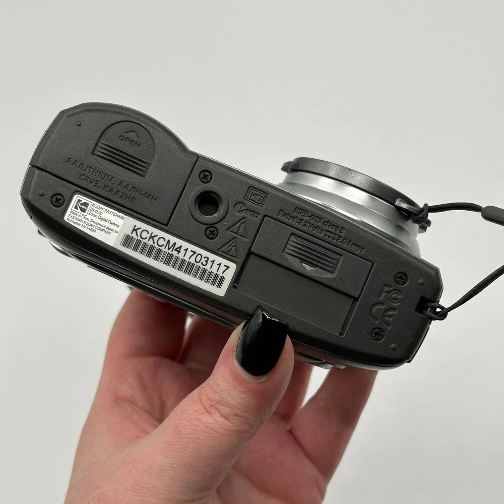 Kodak EasyShare DX4530 5.0MP Digital Camera 3x Optical Zoom Silver with Case